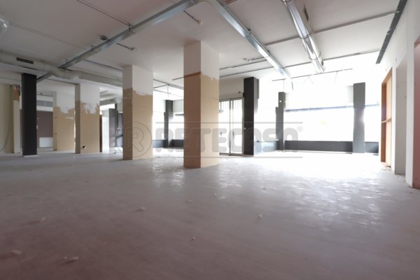 locale commerciale in vendita a Vicenza