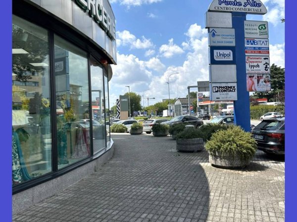 ufficio in vendita a Vicenza in zona San Lazzaro/Pomari