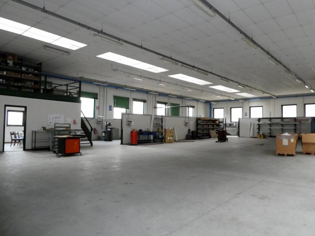 locale commerciale in vendita a Vicenza in zona Centro Storico