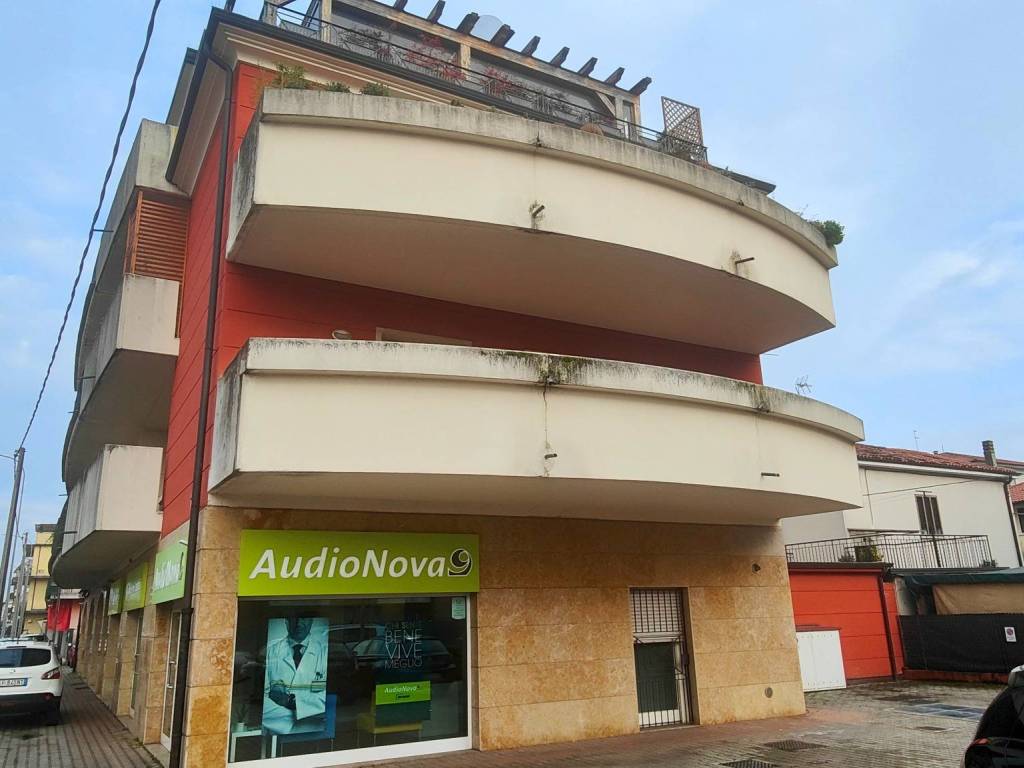 appartamento in vendita a Vicenza in zona San Bortolo/San Paolo