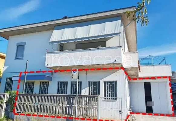 negozio in vendita a Vicenza in zona Laghetto