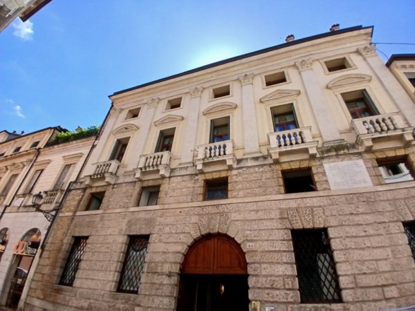 appartamento in vendita a Vicenza in zona Centro Storico