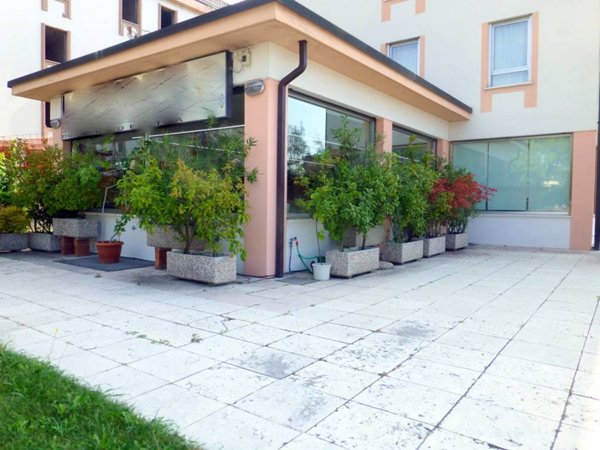 negozio in vendita a Vicenza in zona San Lazzaro/Pomari