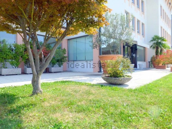 negozio in vendita a Vicenza in zona San Lazzaro/Pomari