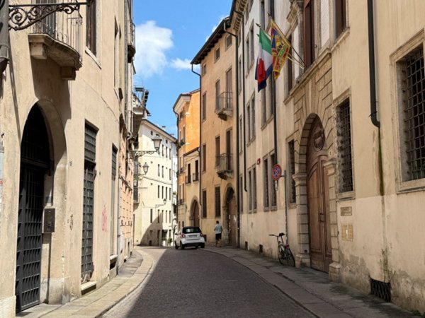 intera palazzina in vendita a Vicenza in zona Centro Storico