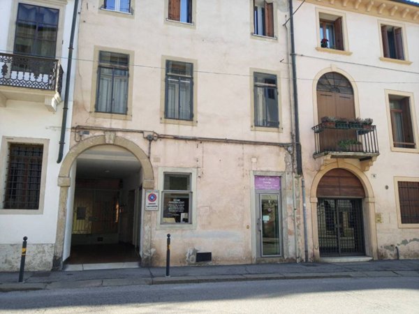 negozio in vendita a Vicenza in zona San Bortolo/San Paolo