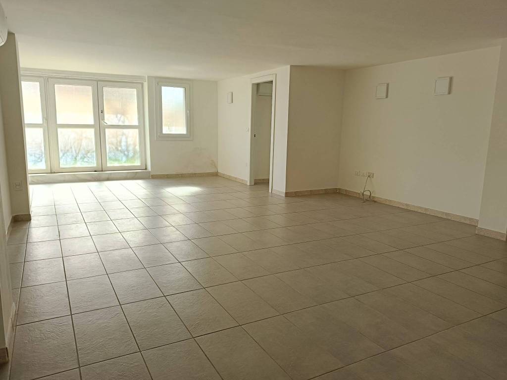 ufficio in vendita a Vicenza in zona Cattane