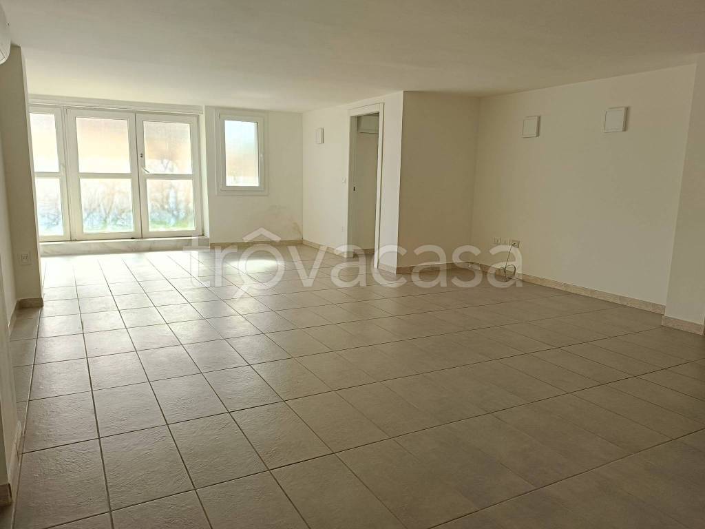 ufficio in vendita a Vicenza in zona Cattane