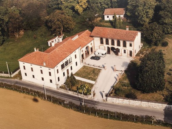 casa indipendente in vendita a Vicenza in zona Centro Storico