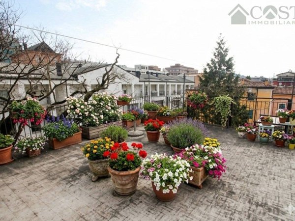 casa indipendente in vendita a Vicenza in zona Cattane