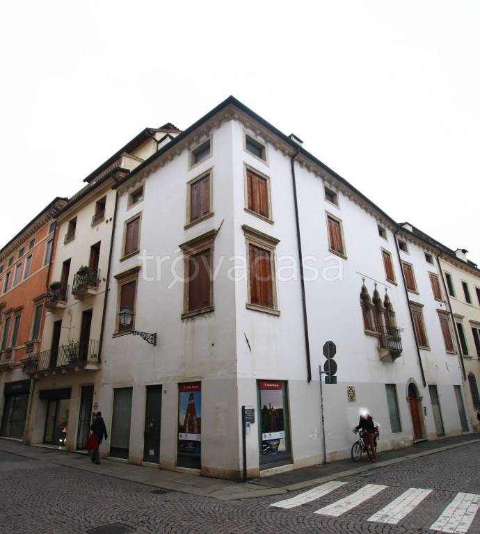 casa indipendente in vendita a Vicenza in zona Centro Storico