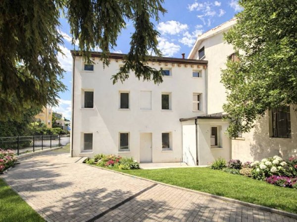 casa indipendente in vendita a Vicenza in zona Saviabona