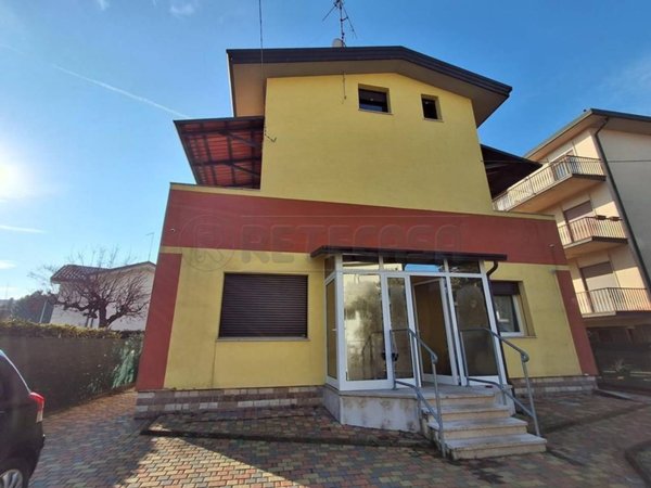 casa indipendente in vendita a Vicenza in zona Ferrovieri