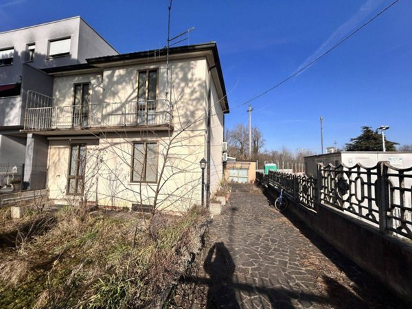 casa indipendente in vendita a Vicenza in zona Ferrovieri