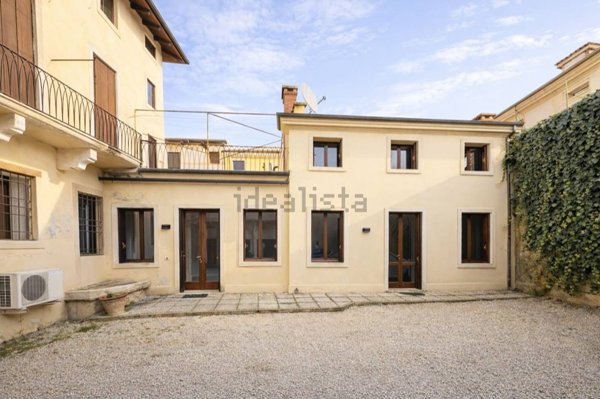 casa indipendente in vendita a Vicenza in zona Borgo Berga