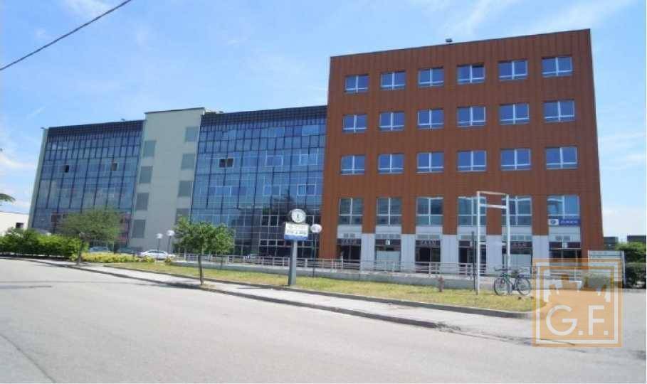 negozio in vendita a Vicenza in zona San Lazzaro/Pomari