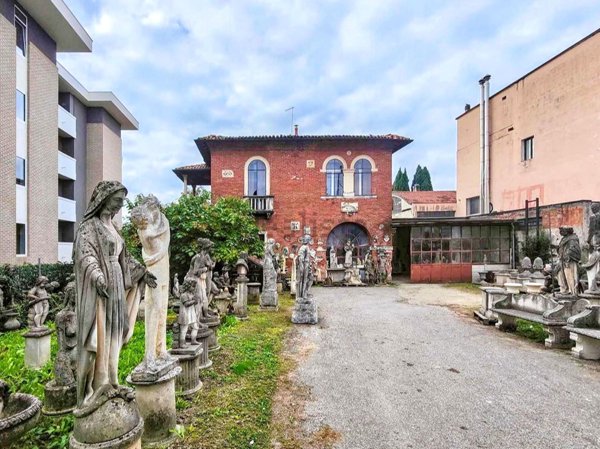 casa indipendente in vendita a Vicenza in zona Borgo Casale