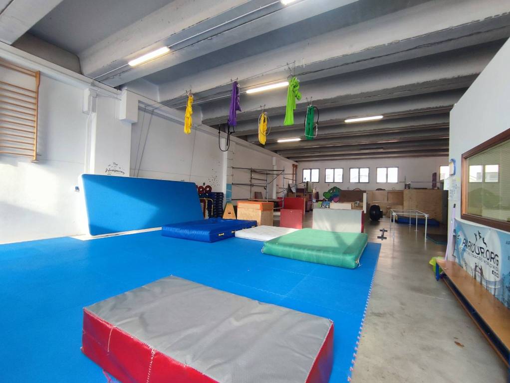 locale commerciale in vendita a Vicenza in zona Ferrovieri