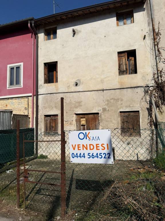 casa indipendente in vendita a Vicenza in zona Longara
