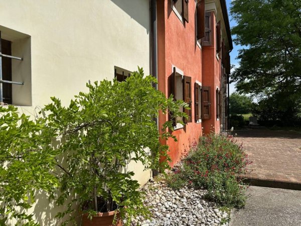 casa indipendente in vendita a Vicenza in zona Saviabona