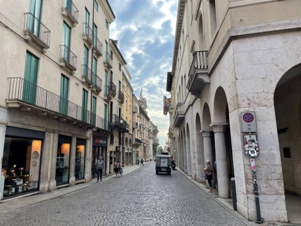 negozio in vendita a Vicenza in zona Centro Storico