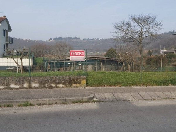 terreno edificabile in vendita a Vicenza in zona Campedello
