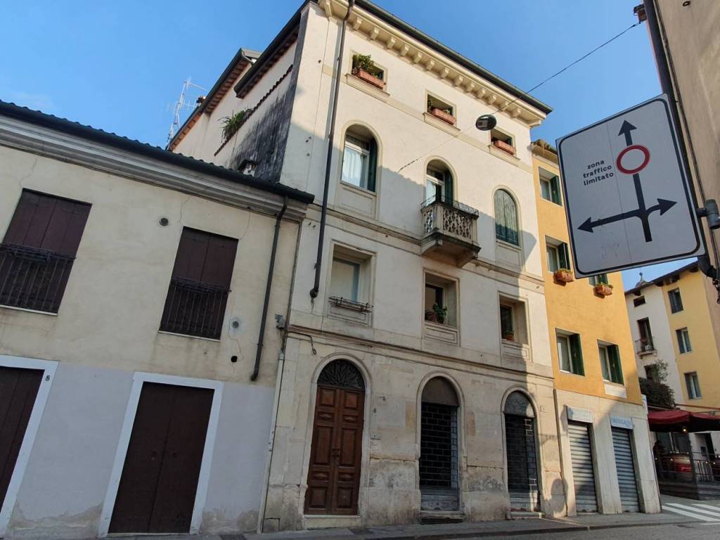 negozio in vendita a Vicenza in zona Centro Storico