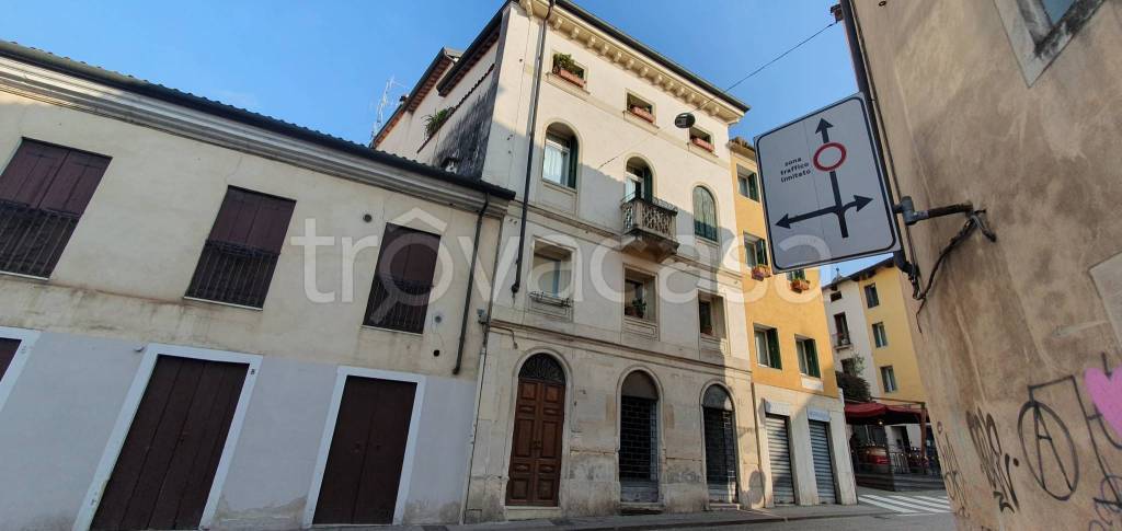 negozio in vendita a Vicenza in zona Centro Storico