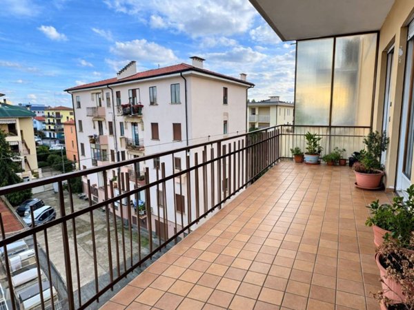 appartamento in vendita a Vicenza in zona San Lazzaro/Pomari