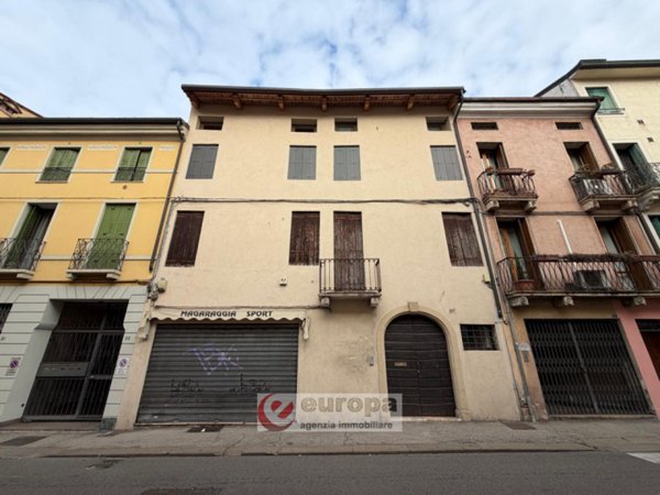 intera palazzina in vendita a Vicenza in zona Centro Storico