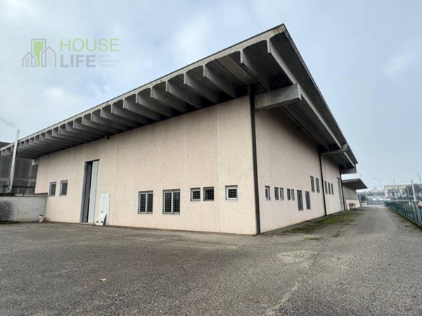 locale commerciale in vendita a Vicenza in zona Anconetta