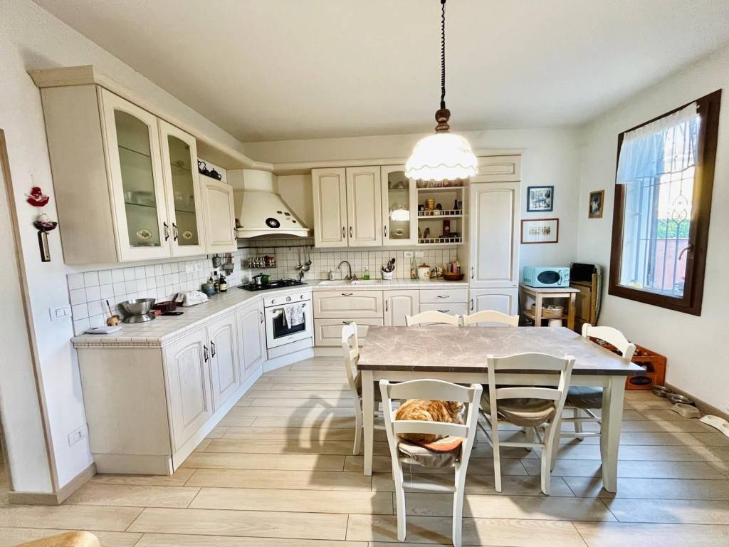 casa indipendente in vendita a Vicenza in zona Ferrovieri