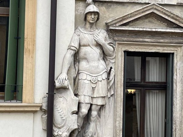 appartamento in vendita a Vicenza in zona Centro Storico