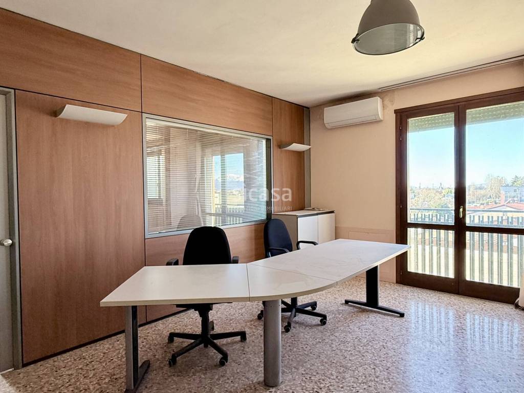 ufficio in vendita a Vicenza in zona Ospedaletto