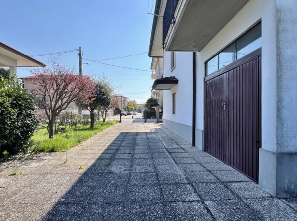 casa indipendente in vendita a Vicenza in zona Bertesinella