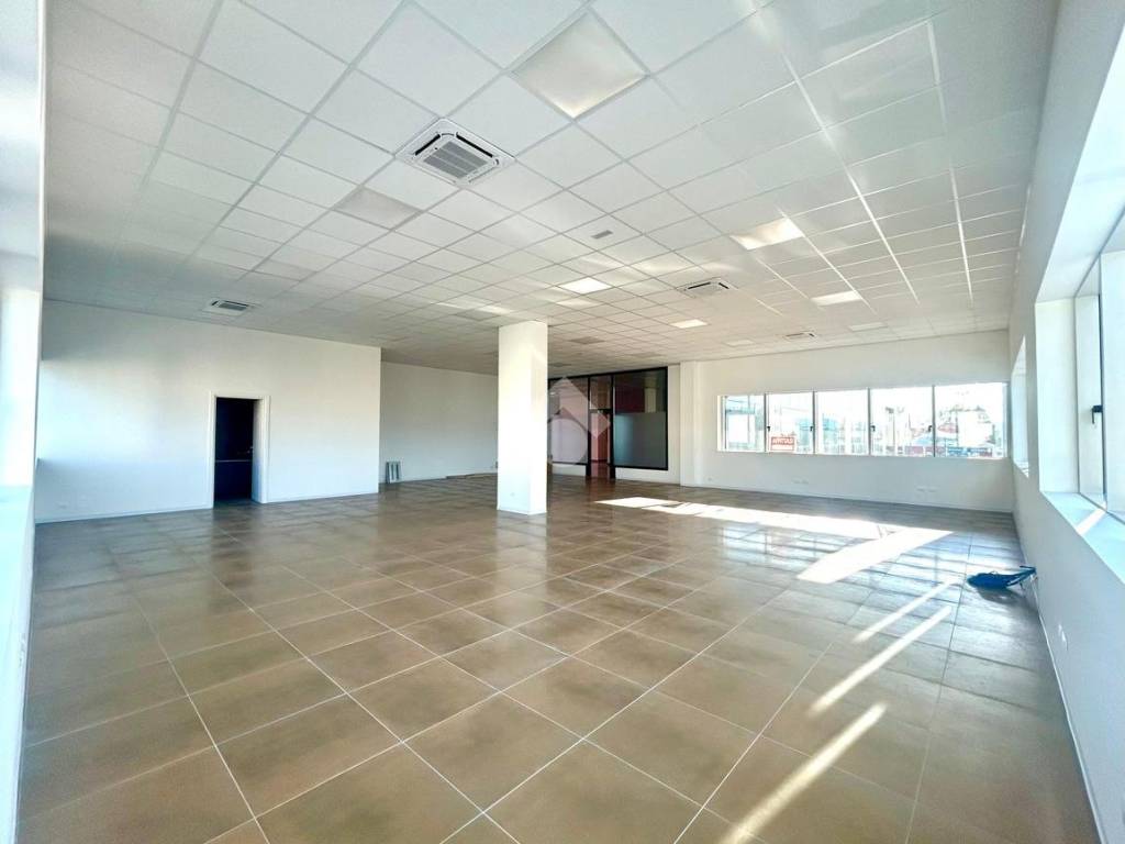 ufficio in vendita a Vicenza in zona San Lazzaro/Pomari