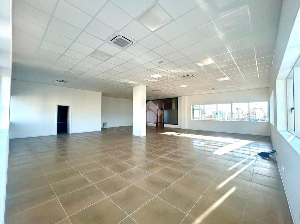 ufficio in vendita a Vicenza in zona San Lazzaro/Pomari