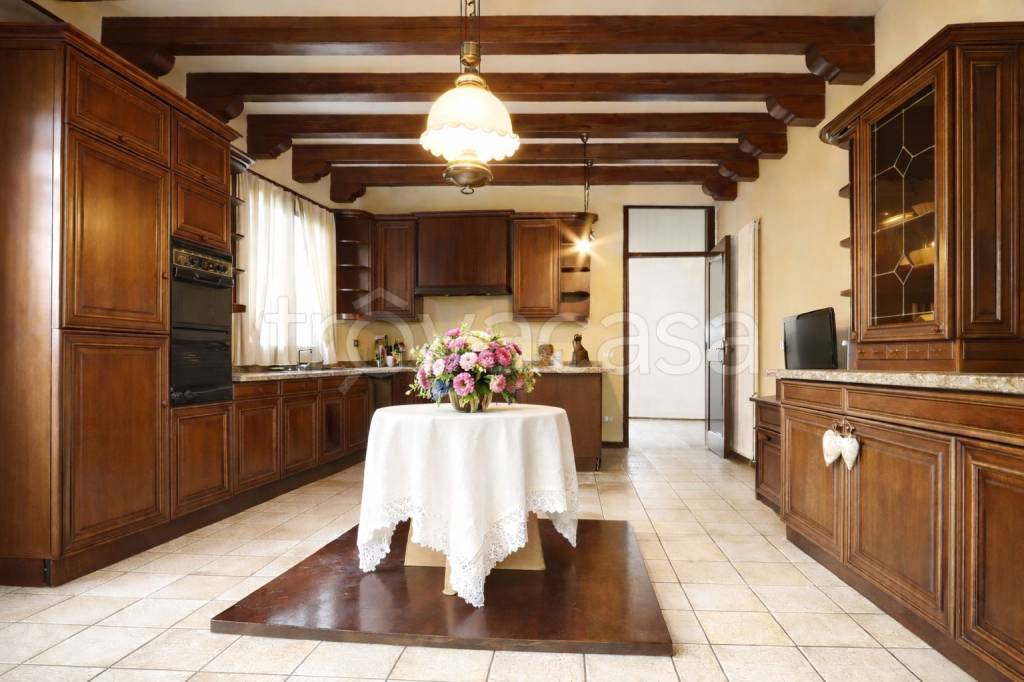 casa indipendente in vendita a Vicenza in zona Longara