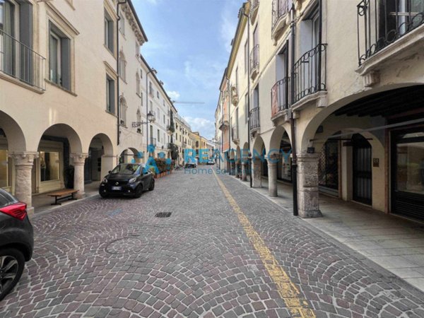 appartamento in vendita a Vicenza in zona Centro Storico