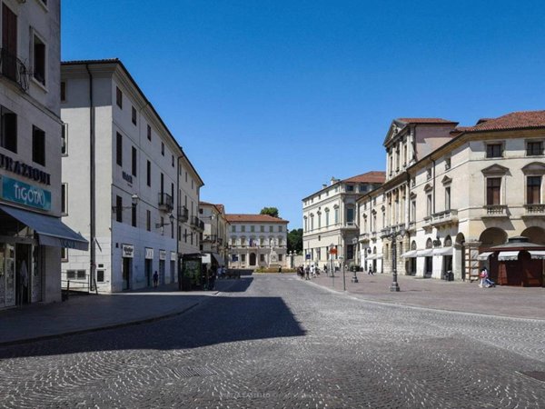 appartamento in vendita a Vicenza in zona Centro Storico