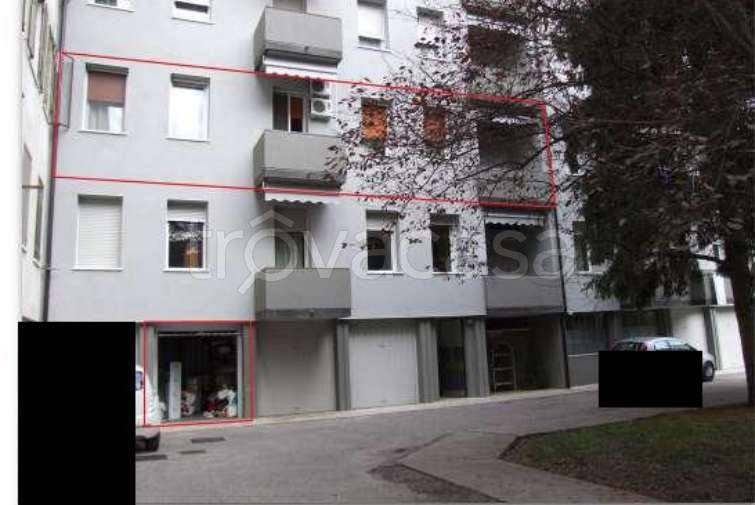 appartamento in vendita a Vicenza in zona Cattane