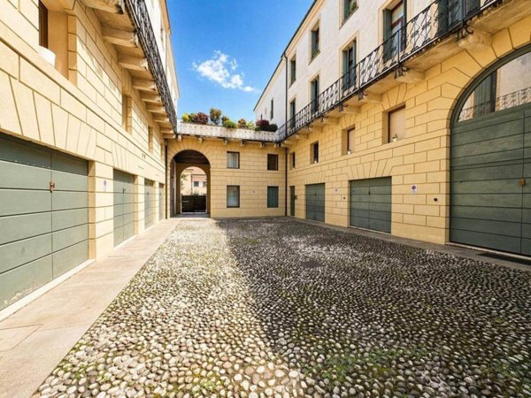 appartamento in vendita a Vicenza in zona Borgo Berga
