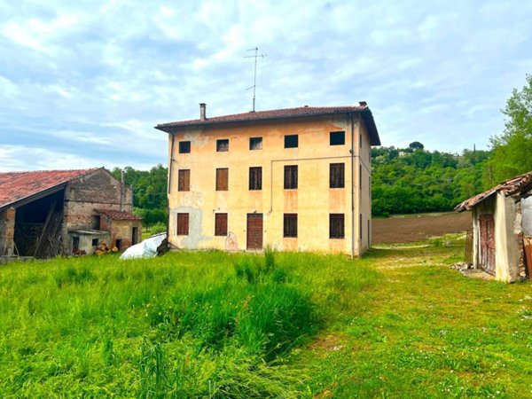 casa indipendente in vendita a Vicenza in zona Monte Berico