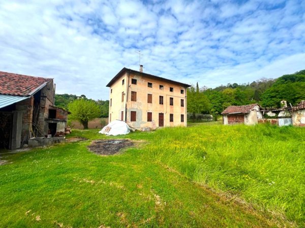 casa indipendente in vendita a Vicenza in zona Gogna