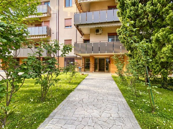 appartamento in vendita a Vicenza in zona Cattane