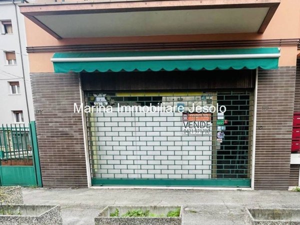 negozio in vendita a Vicenza in zona Villaggio del Sole