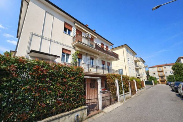 casa indipendente in vendita a Vicenza