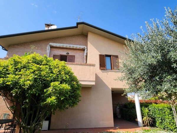 casa indipendente in vendita a Vicenza in zona Cattane