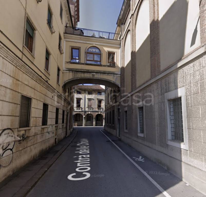 locale commerciale in vendita a Vicenza in zona Centro Storico