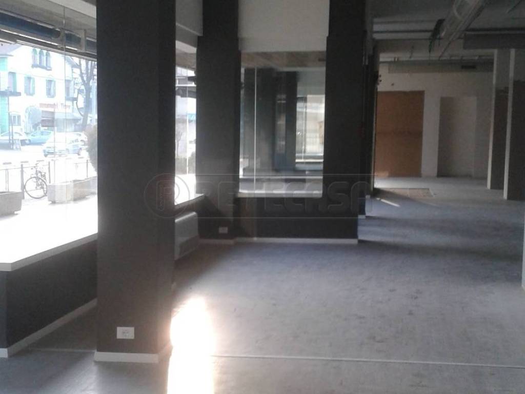 negozio in vendita a Vicenza in zona Cattane